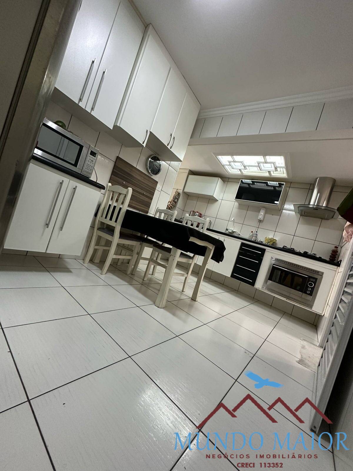 Casa à venda com 5 quartos, 295m² - Foto 2